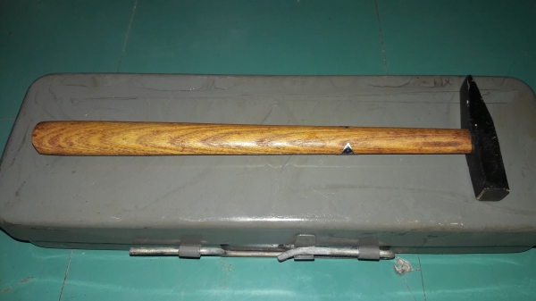 ขายค้อนช่างทองตรากระทิง ขนาด100กรัม ใหม่เก่าเก็บ ขายค้อนช่างทองตรากระทิง ขนาด100กรัม ใหม่เก่าเก็บ