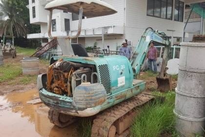 ขาย 255,000  บาท KOMATSU PC20-7 รถพร้อมใช้งาน เครื่องแห้งแน่นไม่เยิ้ม ปั้มดี ช่วงล่างดี แทรคเพิ่งเปลี่ยนใหม่ เอกสารใบซื้อขาย  รถอยู่ จ.อุดรธานี โทร&amp;ไอดีไลน์ 0610710295