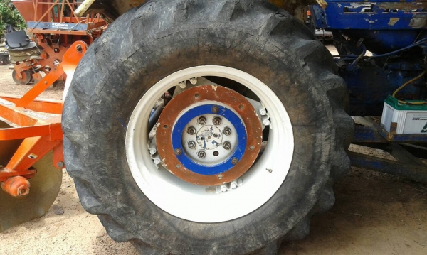 ขาย รถไถ FORD 6600 T5 เอกสารใบอินวอยซ์ อุปกรณ์มีใบดันหน้า เครื่องปลูกอ้อย ผาน 6 และผาน 3 ราคาต่อรองได้