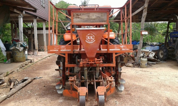 ขาย รถไถ FORD 6600 T5 เอกสารใบอินวอยซ์ อุปกรณ์มีใบดันหน้า เครื่องปลูกอ้อย ผาน 6 และผาน 3 ราคาต่อรองได้