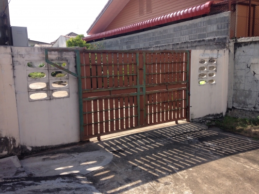 ขายด่วนห้องเช่า ทำเลดีแถวนวมินทร์หมู่บ้านศรีนคร2