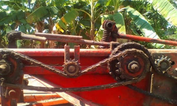 รถอัดฟางยีห้อ  KMT 1600 S พร้อมใช้ ราคา  เบาฯฯ 100000  บาท วันทูคอล 098 668-3479 dtac 094 283-9369  สิทธิ์คับ