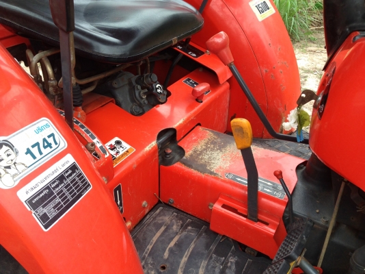 รถไถ 36 แรงปี  56 อุปกร 2 อย่าง   ซ. ม  1200   นิด ฯฯ มือเดียวป้ายแดง  ราคาเบาฯฯ  270000  บาท  วันทูคอล 098 668-3479 dtac 094 283-9369 สิทธิ์