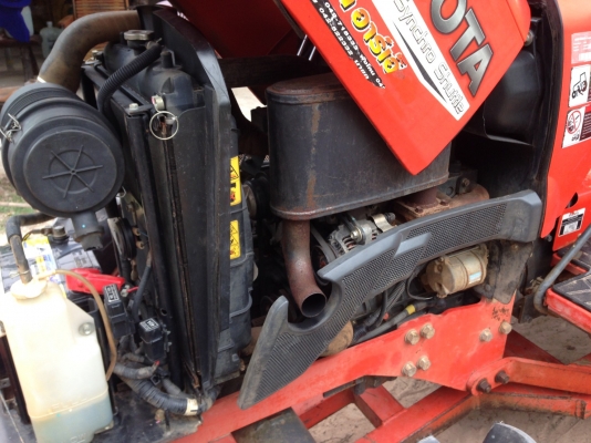 รถไถ 36 แรงปี  56 อุปกร 2 อย่าง   ซ. ม  1200   นิด ฯฯ มือเดียวป้ายแดง  ราคาเบาฯฯ  270000  บาท  วันทูคอล 098 668-3479 dtac 094 283-9369 สิทธิ์