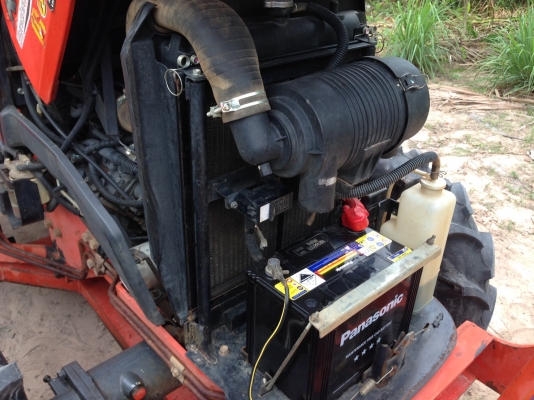 รถไถ 36 แรงปี  56 อุปกร 2 อย่าง   ซ. ม  1200   นิด ฯฯ มือเดียวป้ายแดง  ราคาเบาฯฯ  270000  บาท  วันทูคอล 098 668-3479 dtac 094 283-9369 สิทธิ์