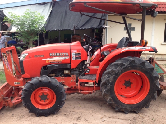 รถไถ 36 แรงปี  56 อุปกร 2 อย่าง   ซ. ม  1200   นิด ฯฯ มือเดียวป้ายแดง  ราคาเบาฯฯ  270000  บาท  วันทูคอล 098 668-3479 dtac 094 283-9369 สิทธิ์