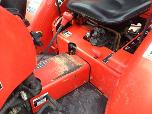 รถไถ 36 แรงปี  56 อุปกร 2 อย่าง   ซ. ม  1200   นิด ฯฯ มือเดียวป้ายแดง  ราคาเบาฯฯ  270000  บาท  วันทูคอล 098 668-3479 dtac 094 283-9369 สิทธิ์