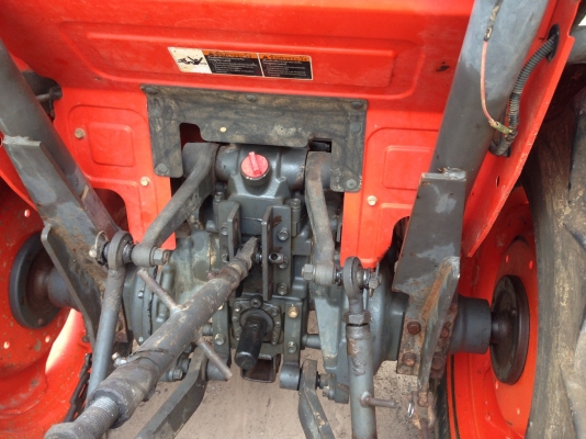 รถไถ 36 แรงปี  56 อุปกร 2 อย่าง   ซ. ม  1200   นิด ฯฯ มือเดียวป้ายแดง  ราคาเบาฯฯ  270000  บาท  วันทูคอล 098 668-3479 dtac 094 283-9369 สิทธิ์