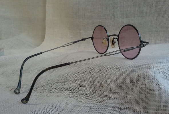 แว่นตาวินเทจ หยดน้ำ จอห์น เลนนอน 'เลนส์เล็ก หัวใจโต' Vintage LICHT handmade in Japan แว่นตาวินเทจ หยดน้ำ จอห์น เลนนอน 'เลนส์เล็ก หัวใจโต' Vintage LICHT handmade in Japan