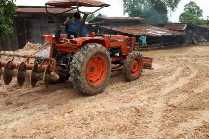 KUBOTA M5000 ราคา 295,000 บาท 4,400 ชม. อุปกรณ์ ผาน6ดันหน้า เครื่องเกียร์ ดี ท้ายแน่น รถสภาพสด พร้อมใช้งาน เอกสารเล่มทะเบียน  รถอยู่ จ.ศรีสะเกษ โทร&amp;ไอดไลน์ 0610710295