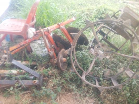 ขายตามสภาพรถไถ14แรงมีดันหน้าเครื่องติดปกติ