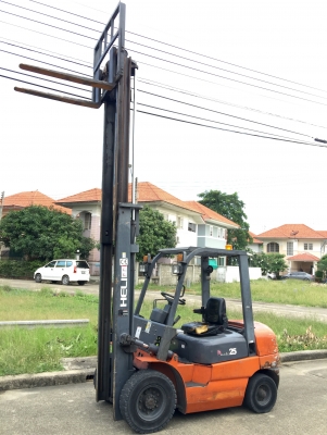 ขนาด 2.5ตัน ยกสูง 4เมตร เครื่องisuzu ดีเซล ขนาด 2.5ตัน ยกสูง 4เมตร เครื่องisuzu ดีเซล