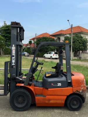 ขนาด 2.5ตัน ยกสูง 4เมตร เครื่องisuzu ดีเซล ขนาด 2.5ตัน ยกสูง 4เมตร เครื่องisuzu ดีเซล