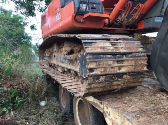 สวยสุดๆ เดิม 1,550,000 บาท HITACHI ZX200-1 ทำงาน 8,800 ชั่วโมง  เครื่องดี ไฟฟ้าครบ โช่ใหม่ 2 ข้าง เอวแน่น เอกสารอินวอยท์   รถอยู่ จ.ร้อยเอ็ด