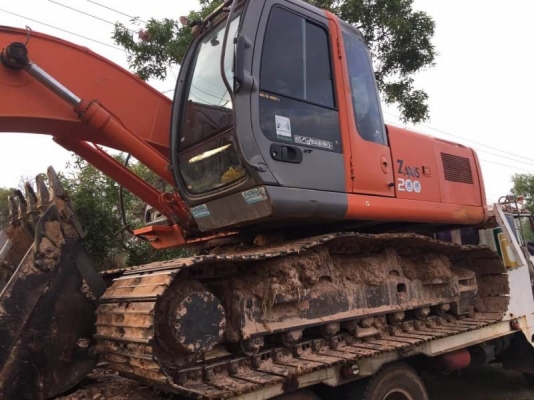 สวยสุดๆ เดิม 1,550,000 บาท HITACHI ZX200-1 ทำงาน 8,800 ชั่วโมง  เครื่องดี ไฟฟ้าครบ โช่ใหม่ 2 ข้าง เอวแน่น เอกสารอินวอยท์   รถอยู่ จ.ร้อยเอ็ด