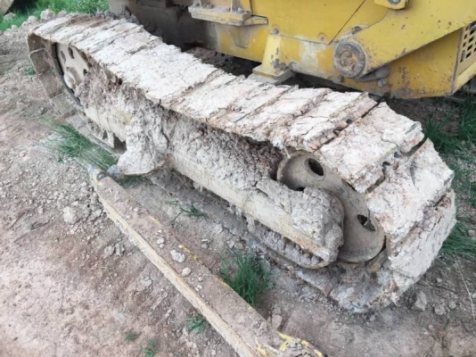 KOMATSU D20P 165,000 บาท เครื่องดี เกียรดี โช่หนา ใบแทรคสวย เอกสารชื่อขาย  รถอยู่ จ.ร้อยเอ็ด