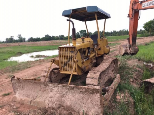 KOMATSU D20P 165,000 บาท เครื่องดี เกียรดี โช่หนา ใบแทรคสวย เอกสารชื่อขาย  รถอยู่ จ.ร้อยเอ็ด