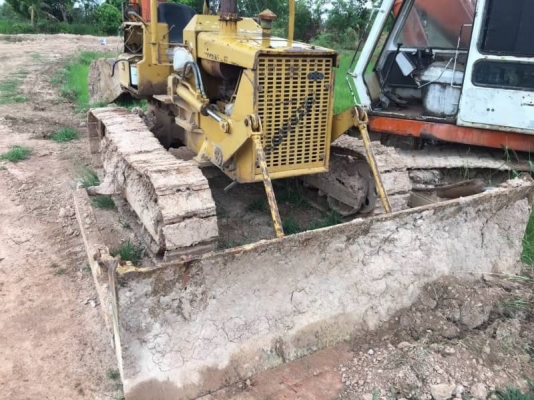 KOMATSU D20P 165,000 บาท เครื่องดี เกียรดี โช่หนา ใบแทรคสวย เอกสารชื่อขาย  รถอยู่ จ.ร้อยเอ็ด