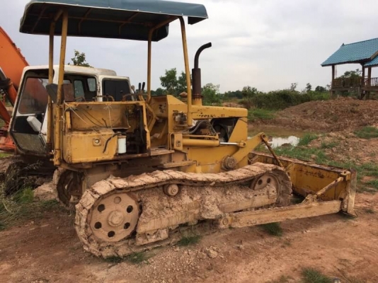 KOMATSU D20P 165,000 บาท เครื่องดี เกียรดี โช่หนา ใบแทรคสวย เอกสารชื่อขาย  รถอยู่ จ.ร้อยเอ็ด
