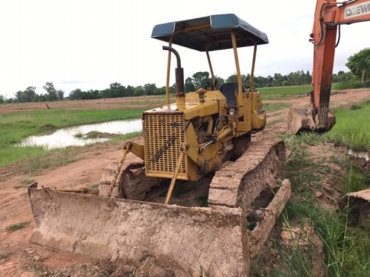 KOMATSU D20P 165,000 บาท เครื่องดี เกียรดี โช่หนา ใบแทรคสวย เอกสารชื่อขาย  รถอยู่ จ.ร้อยเอ็ด
