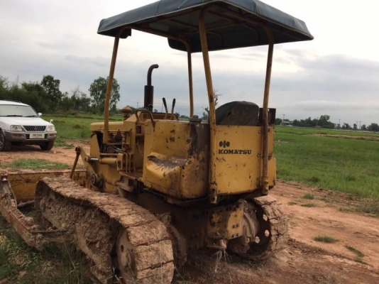 KOMATSU D20P 165,000 บาท เครื่องดี เกียรดี โช่หนา ใบแทรคสวย เอกสารชื่อขาย  รถอยู่ จ.ร้อยเอ็ด