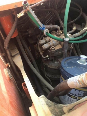 HITACHI ZX200-1 ราคา  1,180,000 บาท ทำงาน 13,xxx  เครื่องดี ไฟฟ้าครบ โช่ใหม่ 2 ข้าง เอวแน่น เอกสารเล่มทะเบียน  รถอยู่ จ.ร้อยเอ็ด