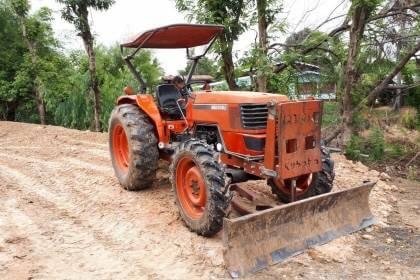 KUBOTA M5000 ราคา 295,000 บาท 4,400 ชม. อุปกรณ์ ผาน6ดันหน้า เครื่องเกียร์ ดี ท้ายแน่น รถสภาพสด พร้อมใช้งาน เอกสารเล่มทะเบียน  รถอยู่ จ.ศรีสะเกษ