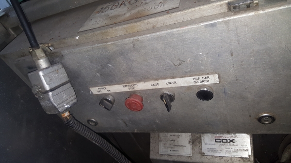 ขายลิฟท์เช็ดกระจก จำนวน 1 ชุด 90,000 บาท ขายลิฟท์เช็ดกระจก จำนวน 1 ชุด 90,000 บาท