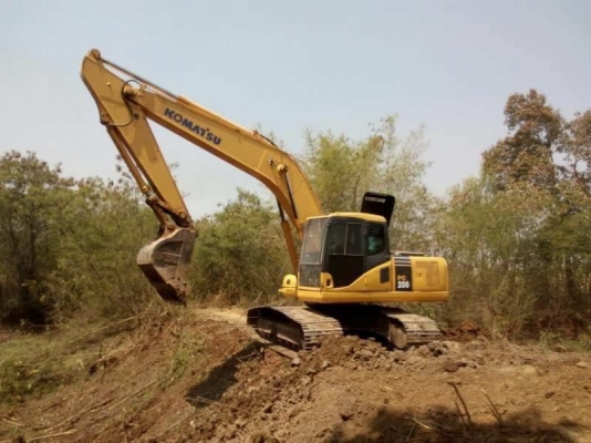 KOMATSU PC 200-7 ราคา 1,350,000 บาท  ทำงาน ดี เครื่องดี ปั้มดี โซไหม่ เอวไหม่ สภาพพร้อมใช้ เอกสารอินวอย  รถอยู่. ขอนแก่น 0610710295 ไอดีไลน์  0610710295