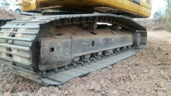 KOMATSU PC 200-7 ราคา 1,350,000 บาท  ทำงาน ดี เครื่องดี ปั้มดี โซไหม่ เอวไหม่ สภาพพร้อมใช้ เอกสารอินวอย  รถอยู่. ขอนแก่น 098-1862844 อ๊อฟ 101 ไอดีไลน์  ja5657