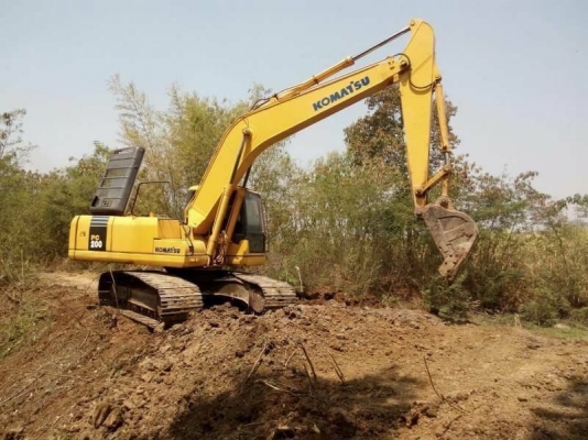 KOMATSU PC 200-7 ราคา 1,350,000 บาท  ทำงาน ดี เครื่องดี ปั้มดี โซไหม่ เอวไหม่ สภาพพร้อมใช้ เอกสารอินวอย  รถอยู่. ขอนแก่น 098-1862844 อ๊อฟ 101 ไอดีไลน์  ja5657