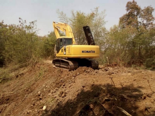 KOMATSU PC 200-7 ราคา 1,350,000 บาท  ทำงาน ดี เครื่องดี ปั้มดี โซไหม่ เอวไหม่ สภาพพร้อมใช้ เอกสารอินวอย  รถอยู่. ขอนแก่น 098-1862844 อ๊อฟ 101 ไอดีไลน์  ja5657