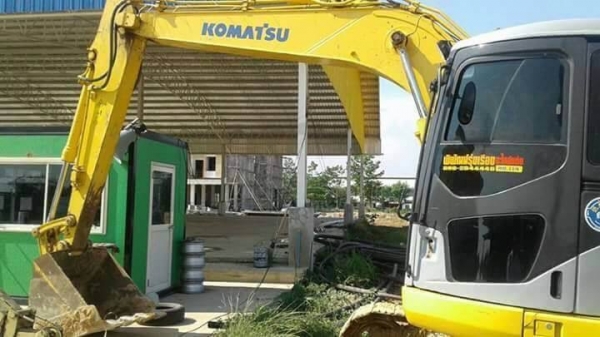 KOMATSU PC 138 US-2 ราคา 985,000 บาท ไฟฟ้าเต็ม เก่านอก ทำงาน ดี เครื่องดี ปั้มดี โซหนา เอวแน่น สภาพพร้อมใช้. เอกสารอินวอยท์  รถอยู่. นครปฐม 0610710295 ไอดีไลน์  0610710295