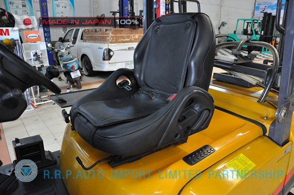 ขายรถโฟล์คลิฟท์มือสอง TCM รุ่น  FHGE30T4-2L900160 นำเข้าจากประเทศญี่ปุ่น 100\% ไม่เคยใช้งานในประเทศไทย