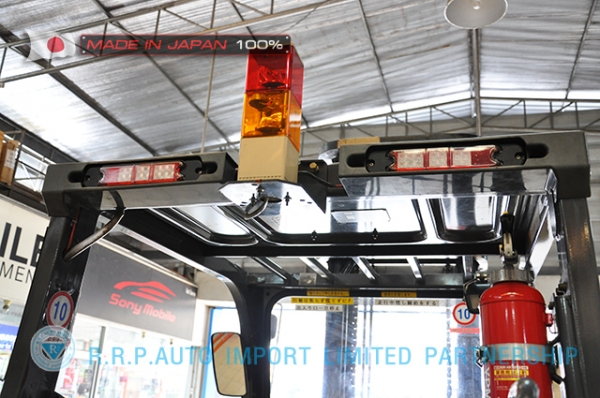 ขายรถโฟล์คลิฟท์มือสอง TCM รุ่น  FHGE30T4-2L900160 นำเข้าจากประเทศญี่ปุ่น 100\% ไม่เคยใช้งานในประเทศไทย