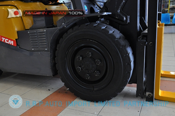 ขายรถโฟล์คลิฟท์มือสอง TCM รุ่น  FHGE30T4-2L900160 นำเข้าจากประเทศญี่ปุ่น 100\% ไม่เคยใช้งานในประเทศไทย