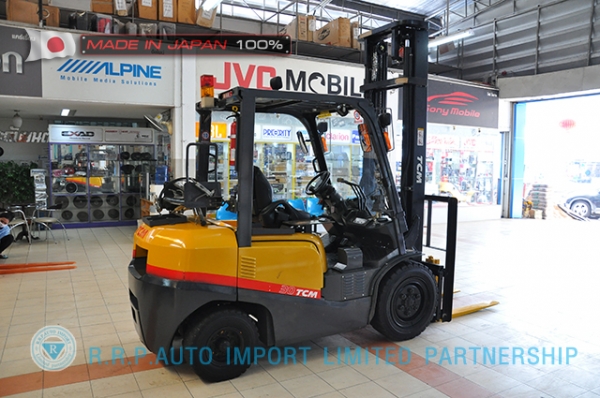 ขายรถโฟล์คลิฟท์มือสอง TCM รุ่น  FHGE30T4-2L900160 นำเข้าจากประเทศญี่ปุ่น 100\% ไม่เคยใช้งานในประเทศไทย