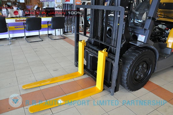 ขายรถโฟล์คลิฟท์มือสอง TCM รุ่น  FHGE30T4-2L900160 นำเข้าจากประเทศญี่ปุ่น 100\% ไม่เคยใช้งานในประเทศไทย