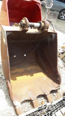 ขายบุ้งกี๋ขนาด 100-200 เก่านอกยังไม่เคยใช้งานในไทย สลัก 65มิล กว้าง 88เซนติเมตร   ขายราคา15,000 บาท