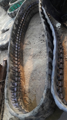 ขายแทครยางรถขุดขนาด5 ตัน ใส่ได้หลายรุ่น เช่น KOMATSU, KOBELO, YANMAR มี3คู่ ขายราคาเริ่มต้นที่ 25,00 ขายแทครยางรถขุดขนาด5 ตัน ใส่ได้หลายรุ่น เช่น KOMATSU, KOBELO, YANMAR มี3คู่ ขายราคาเริ่มต้นที่ 25,00