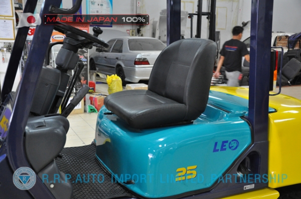 ขายรถโฟล์คลิฟท์มือสอง KOMATSUKOMATSU รุ่น FD25-12-51096 นำเข้าไม่เคยใช้งานในไทย