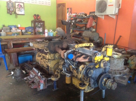 เครื่องยนตร์ ของรถแบคโคKOMATSU PC200-5 สภาพ90\%