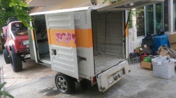 ขายพ่วงครับ เหมาะสำหรับ บรรทุกอุปกรณ์ ช่าง ทำเป็นรถเซอร์วิส foodtruck รถนอน รถขายของ ขนาดตู้ ยาว 2.4เมตร กว้าง 1.42 สูง 1.3เมตร ราคา 35000บาท สนใจสอบถามได้ครับ