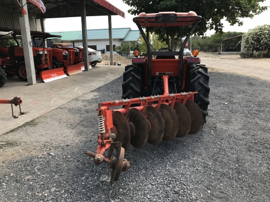 ขายรถไถคูโบต้า L4708(4WD)2เพลา รถสวยใช้งาน 600 ชั่วโมง รถใช้งานแค่ในไร่ค่ะ พร้อมชุดอุปกรณ์ใบมีดหน้าและผานพรวน ราคา 398,000 บาท พร้อมส่งฟรีถึงบ้าน โทรสอบถามได้เลยค่ะ 081-9136451 ขอดูรูปทาง Line:Bow6451  เครื่องดี เกียร์ดี ย