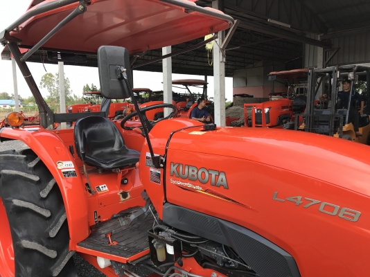 ขายรถไถคูโบต้า L4708(4WD)2เพลา รถสวยใช้งาน 600 ชั่วโมง รถใช้งานแค่ในไร่ค่ะ พร้อมชุดอุปกรณ์ใบมีดหน้าและผานพรวน ราคา 398,000 บาท พร้อมส่งฟรีถึงบ้าน โทรสอบถามได้เลยค่ะ 081-9136451 ขอดูรูปทาง Line:Bow6451  เครื่องดี เกียร์ดี ย