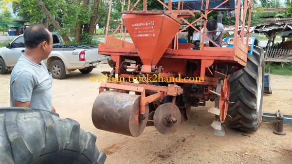 ขายแล้วครับ เครื่องปลูกอ้อยร่องคู่ 40cm. ของ ก.แสงยนต์ ๑ ท่าไม้ สภาพสวยพร้อมใช้งานถังปุ๋ยสเตนเลส จานกลบ ลูกกลิ้งเดี่ยว