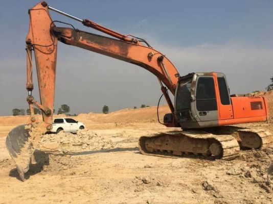 ขาย 1,180,000 HITACHI ZX200-1  ทำงาน 13,xxx  เครื่องดี ไฟฟ้าครบ โช่ใหม่ 2 ข้าง เอวแน่น เอกสารเล่มทะเบียน รถอยู่ จ.ร้อยเอ็ด 090-772-3710 090-772-3708