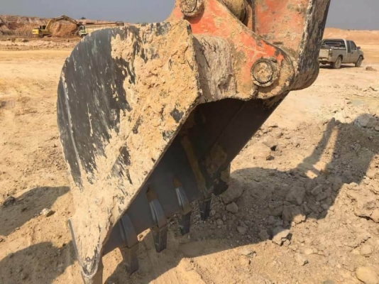 ขาย 1,180,000 HITACHI ZX200-1  ทำงาน 13,xxx  เครื่องดี ไฟฟ้าครบ โช่ใหม่ 2 ข้าง เอวแน่น เอกสารเล่มทะเบียน รถอยู่ จ.ร้อยเอ็ด 090-772-3710 090-772-3708