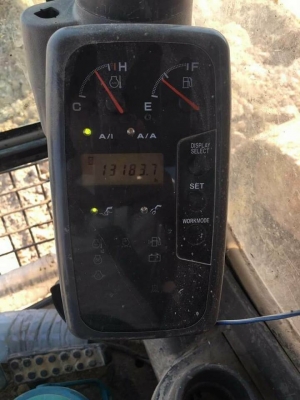 ขาย 1,180,000 HITACHI ZX200-1  ทำงาน 13,xxx  เครื่องดี ไฟฟ้าครบ โช่ใหม่ 2 ข้าง เอวแน่น เอกสารเล่มทะเบียน รถอยู่ จ.ร้อยเอ็ด 090-772-3710 090-772-3708