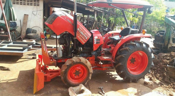 ลดราคาเหลือ220000  งดต่อรอง 36ยางหลังใหม่ปี55ทำงาน2500ชม.ไม่มีอุปกรณหลังต่อรองได้นิดหน่อยไม่ไกลส่งฟรีครับ